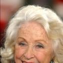 Danielle Darrieux en est la preuve vivante : l'alcool conserve puisqu'elle peut jouer des rôles de "petites jeunes" !