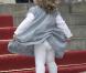 La Princesse Isabella est prête à tout.. même à montrer sa couche-culotte !