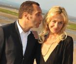 Hélène de Fougerolles et Zinedine Soualem : une magnifique séance photo sur les plages normandes