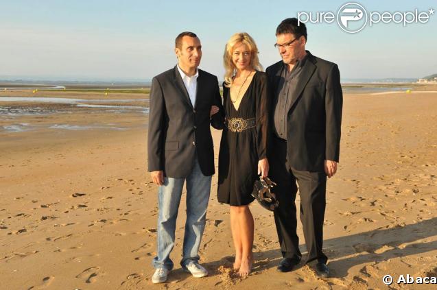 Hélène de Fougerolles et Zinedine Soualem, avec le réalisateur de  Tricheuse  Jean-François Davy : une magnifique séance photo sur les plages normandes