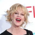 Mais qui est donc ce charmant jeune homme qui accompagne Melanie Griffith à la soirée de l'AFI ?