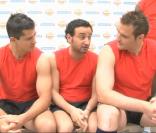 Cyril Hanouna présente une règle du Beach Rugby