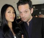 Anggun et un ami au baptême du Cru Pomerol 