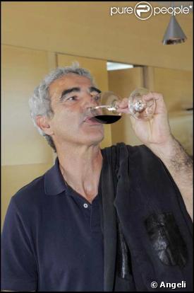 Raymond Domenech au baptême du Cru Pomerol Château la Connivence, sur la terrasse M6 à Paris