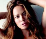 Moon Bloodgood très sexy en couverture de 2 Magazine !
