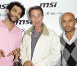 Eric et Ramzy entourent Thierry Lhermitte, à l'occasion de la soirée de lancement du nouvel ordinateur portable de MSI, au VIP Room de Paris, le 16 juin 2009 !