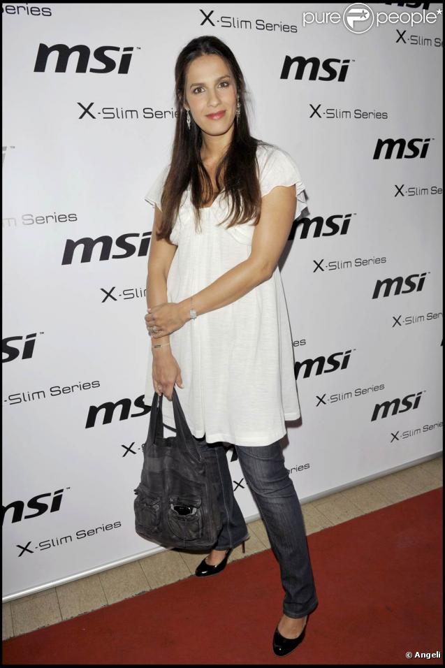 Elisa Tovati, à l'occasion de la soirée de lancement du nouvel ordinateur portable de MSI, au VIP Room de Paris, le 16 juin 2009 !
