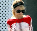 Toujours à la pointe de la mode Nicole Richie, avec sa jolie marinière rouge ! 