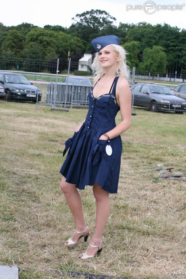 La belle australienne Micky Green s'est métamorphosée en marin des plus sexy ! 
