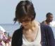 Katie Holmes, totalement branchée dans son petit short et son gilet marine, se paye le luxe d'assortir sa fille chérie à ses lubies stylistiques... Et c'est très réussi !