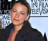 Blake Lively a remis un prix lors de la cérémonie New York Women In Film and Television (NYWIFT) Designing Women Awards, à New York, hier soir