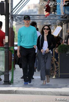 Hayden Christensen et sa fiancée Rachel Bilson à Paris
