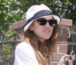 Lindsay Lohan a l'air très heureuse en sortant de chez sa Djette Samantha Ronson le 18 juin 2009 en Californie