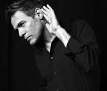 Bryan Adams a prêté l\'oreille et... son image à Hear the world, initiative de Phonak