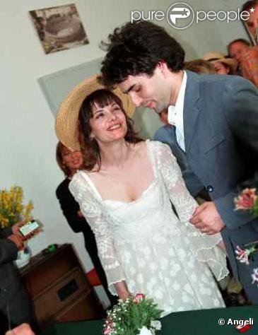 Samuel Benchetrit et Marie Trintignant lors de leur mariage en 1997