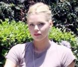 Sophie Monk promenant son chien à Los Angeles le 25 juin 2009