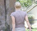 Sophie Monk promenant son chien à Los Angeles le 25 juin 2009
