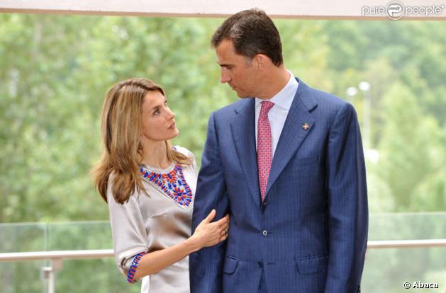 Letizia d'Espagne et Felipe d'Espagne lors de l'inauguration de la fondation du Prince de Gérone en Espagne le 26 juin 2009