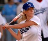 Kendra Wilkinson participait à un match de baseball, qui réunissait de nombreuses stars sur le terrain. 2008 