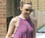 Kylie Minogue parfaite dans sa longue robe mauve pour un style bohème qu'on adore ce matin à Londres !