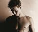 Josh Duhamel, le mari de Fergie, pose complètement nu... et ne regrette rien ! Regardez, il est très beau !
