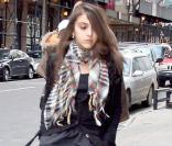 Elle aussi a succombé à la mode des collants acidulés ! Girly à souhait ! 