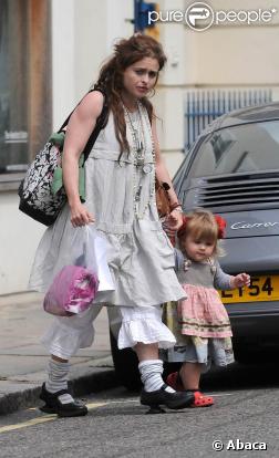 Helena Bonham Carter et sa fille Nell et sa mère (Londres, 25 juin 2009)