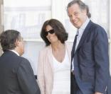 Jean-Pierre Foucault (de dos), Michel Leeb et sa femme se sont déplacés pour applaudir Line Renaud 