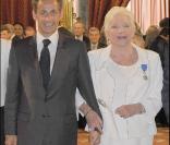 Nicolas Sarkozy honoré d'avoir remis ce titre à Line Renaud 