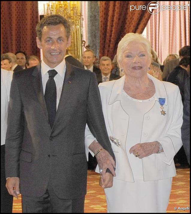 Nicolas Sarkozy honoré d'avoir remis ce titre à Line Renaud 