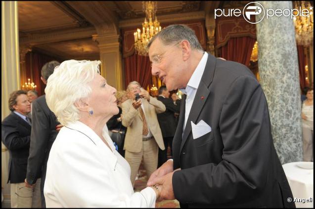 Jean-Claude Camus a chaleureusemet félicité Line Renaud sacrée Grand Officier à l'Ordre National du Mérite, au Palais de l'Elysée, mardi 30 juin 2009