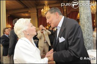 Jean-Claude Camus a chaleureusemet félicité Line Renaud sacrée Grand Officier à l'Ordre National du Mérite, au Palais de l'Elysée, mardi 30 juin 2009