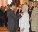 Line Renaud a reçu fièrement des mains de Nicolas Sarkozy l"insigne de Grand Officier à l"Ordre National du Mérite, au Palais de l"Elysée, mardi 30 juin 2009