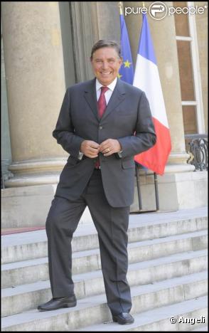 Jean-Pierre Foucault a assisté au sacre de Line Renaud en tant que Grand Officier à l'Ordre National du Mérite, au Palais de l'Elysée, mardi 30 juin 2009