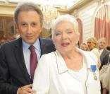 Michel Drucker a assisté au sacre de Line Renaud en tant que Grand Officier à l'Ordre National du Mérite, au Palais de l'Elysée, mardi 30 juin 2009