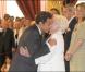 Nicolas Sarkozy embrasse Line Renaud après son sacre en tant que Grand Officier à l"Ordre National du Mérite, au Palais de l"Elysée, mardi 30 juin 2009