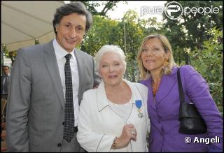 Patrick de Carolis et sa femme Carol-Anne ont assisté au sacre de Line Renaud en tant que Grand Officier à l'Ordre National du Mérite, au Palais de l'Elysée, mardi 30 juin 2009