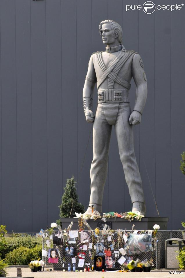 La statue de Michael Jackson, érigée en son honneur devant le Staples Center à Los Angeles. 
