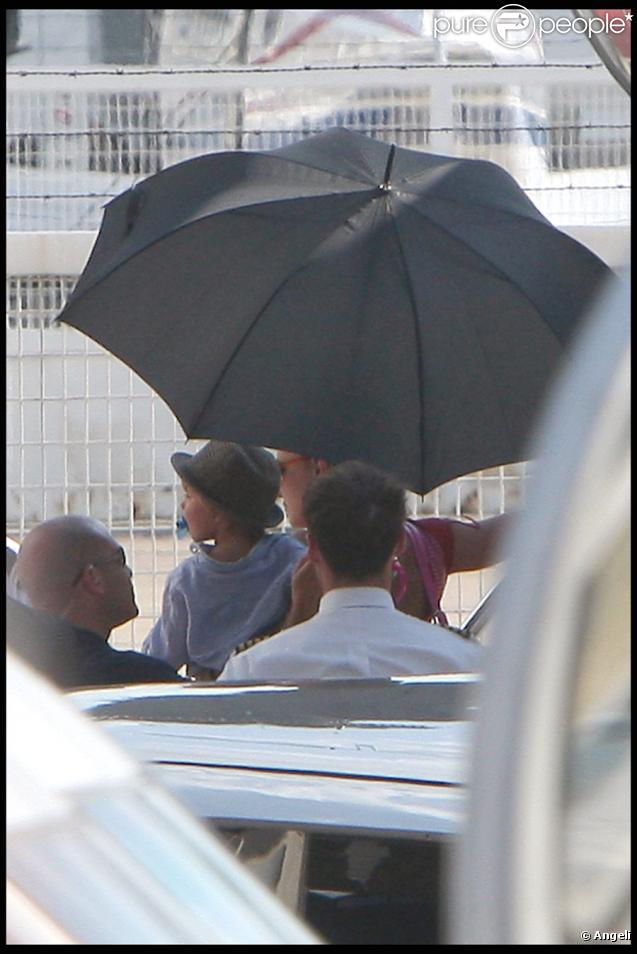 Britney Spears arrivant à Paris avec ses fils, le 3 juillet 2009