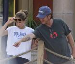 Sean Penn et sa fille en vacances sur un bateau