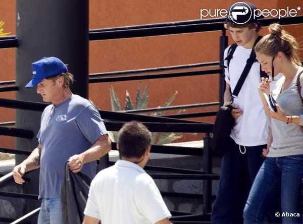 Sean Penn et ses enfants en vacances au Mexique 