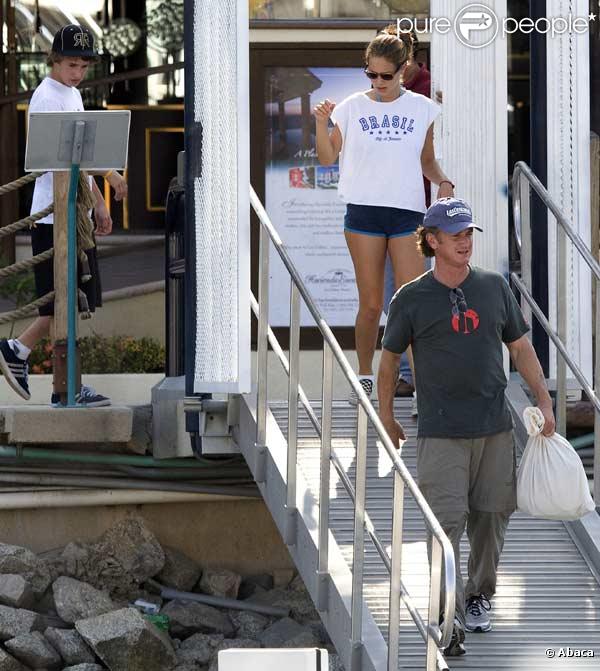 Sean Penn en vacances sur un bateau avec ses enfants 