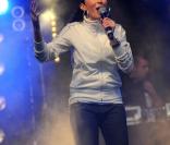   Kenza Farah  en concert à Argenteuil, 8 Juillet 2009. Le bonheur se lit sur son visage ! 