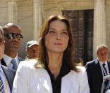 Carla Bruni visite L'Aquila et va à la rencontre des rescapés victimes du séisme, en avril dernier. 10/07/09