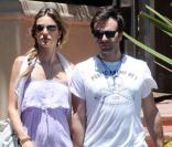 Alessandra Ambrosio et son chéri Jaime Azur promène leur fille Anja Louise sous le soleil de Los Angeles