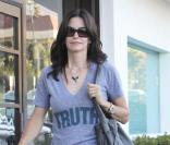 Courteney Cox se promène dans Malibu, le 14 juillet 2009.
