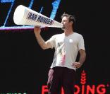 David Arquette apelle le public à faire un don pour l'association Feeding America. Pour cela, il a décidé de se faire enfermer dans une boîte en plexiglas durant deux jours. Juillet 2009 