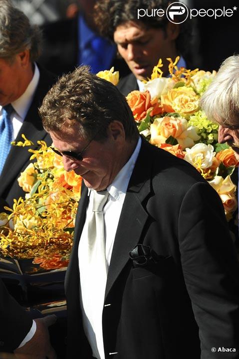 Ryan O'Neal à l'enterrement de Farrah Fawcett le 30juin 2009 