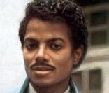 Une photo de Michael Jackson retravaillée pour lui donner quinze ans de plus (soit 40 ans) par Nathan Wright pour le magazine Ebony daté de 1985. 