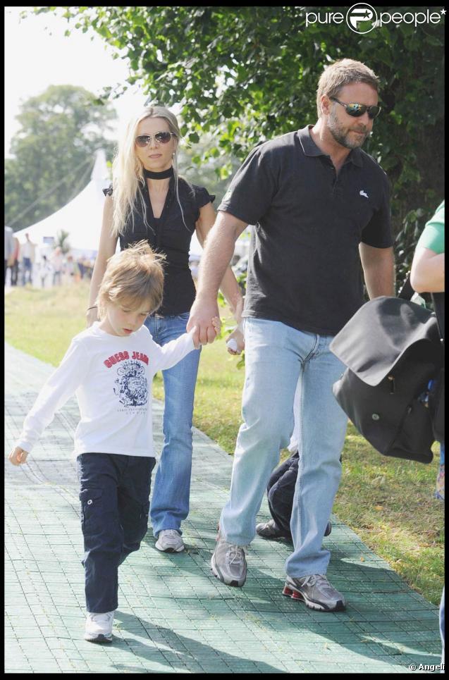 Russell Crowe en famille (Londres, 18 juillet 2009)